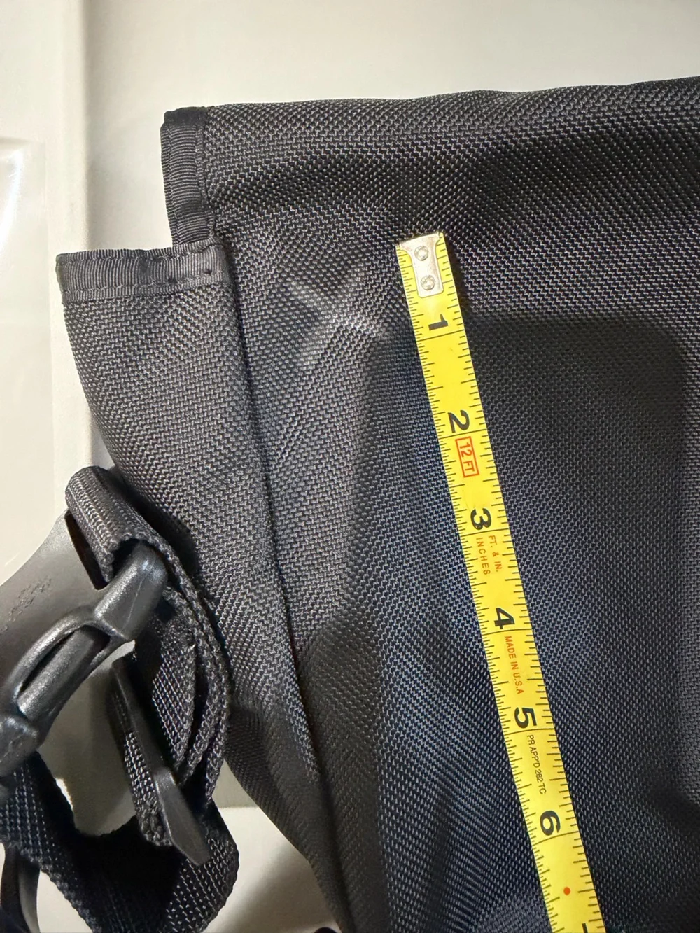EUC Vintage Timbuk2 Black Nylon Messenger Bag with Adjustable Strap - M